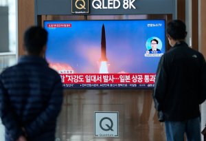 Şimali Koreyanın kəşfiyyat peykini daşıyan raket səmada partlayıb