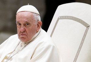 Papa yenidən homofobik ifadələr işlədib