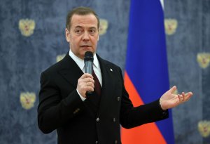 Medvedev Durovun Fransada həbsini siyasi məsələ adlandırıb