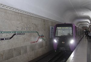 Metroda qatarda nasazlıq yarandı - Sərnişinlər düşürüldü