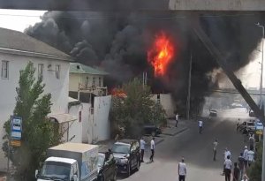 Bakıda güclü yanğın başladı - Yola məhdudiyyət qoyuldu (FOTO)