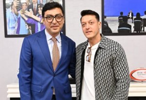 Mesut Özil Azərbaycanda- FOTO