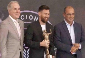 Messi tarixin ən yaxşı futbolçusu seçildi