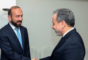 Mirzoyan İstanbulda iranlı həmkarı ilə görüşdü