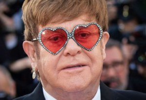 Elton Con görmə     qabiliyyətini       itirdi