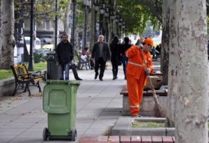 Bakıda zibil    qutularını    oğurladılar