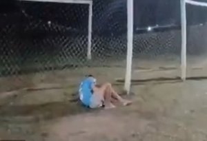 Braziliyalı qapıçı penaltini qaytararkən öldü- Video