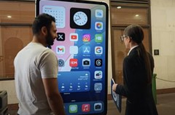 İki metr uzunluğu olan telefon təqdim edilib