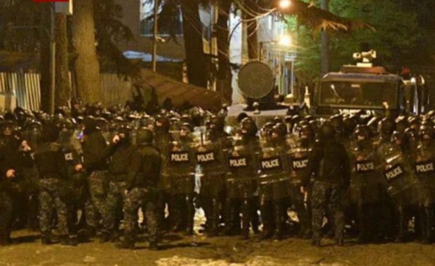 Tbilisidə polislə etirazçılar arasında TOQQUŞMA