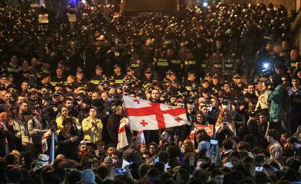 Gürcüstanda bir neçə partiya parlamentin işini boykot edib