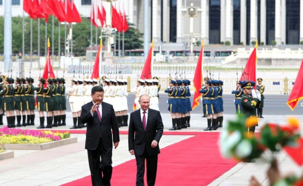 Putini Çində belə qarşıladılar -VİDEO