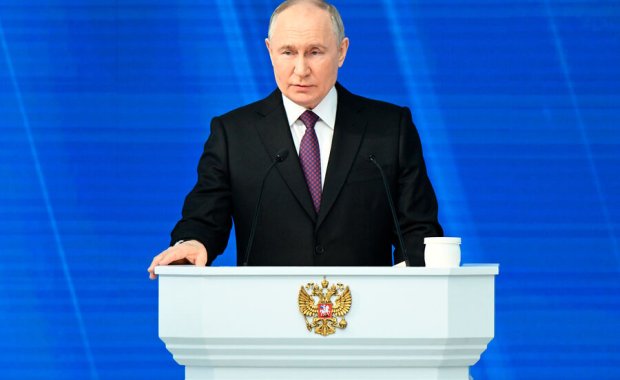 Putin Şimal Hərbi Dairəsinin əsgərləri qarşısında çıxış edib