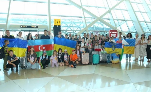 Ukraynadan daha 30 uşaq reabilitasiya üçün Azərbaycana GƏTİRİLDİ - FOTOLAR