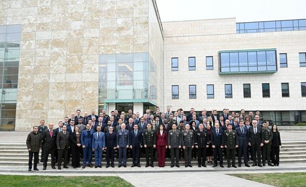 
NATO komandanı Azərbaycana gəldi - Foto