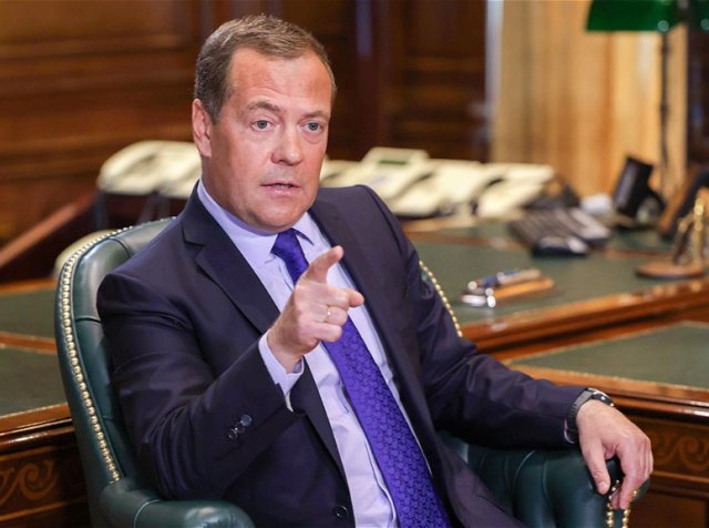 Medvedev Şoltsu tövbə etməyə çağırıb