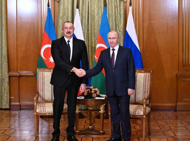 Vladimir Putin İlham Əliyevi təbrik edib