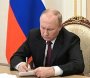 Путин подписал закон об увеличении МРОТ