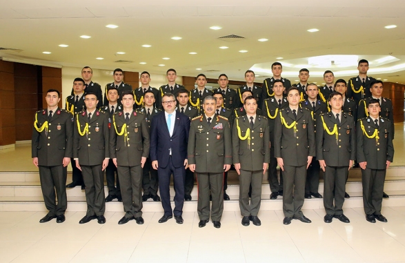 Закир Гасанов на встрече с азербайджанскими курсантами в Турции