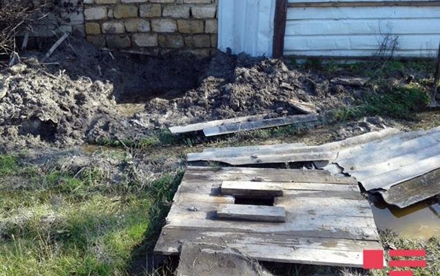 Azərbaycanda DƏHŞƏT: Qadın ərini öldürüb tualetə atdı