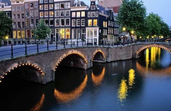 Hollandiyada 10 qəribə qanun -  Hamilə qadınlar küçədə bunu edə bilər