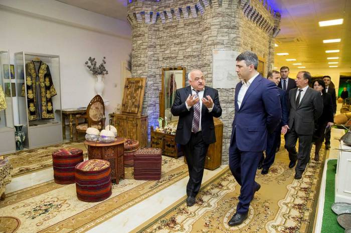 Yeni nazir yoxlamalara başladı