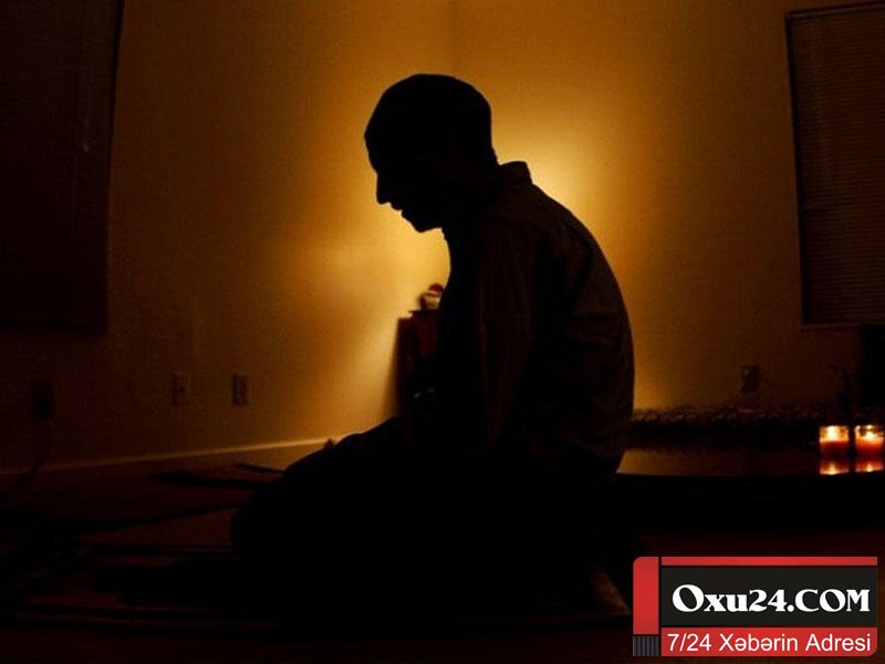 Namaz qılanın pis sözlər işlətməsi düzgündür?