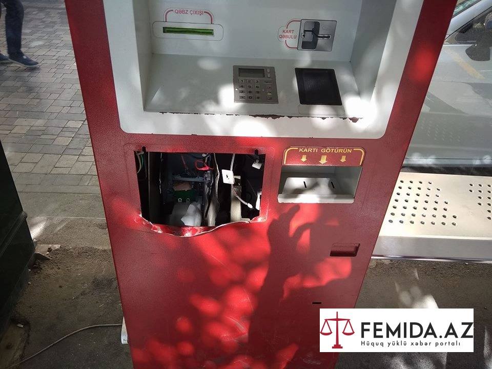 Bakıda aparatı sındırıb pulları apardılar -