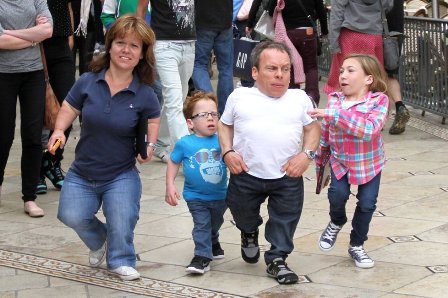 Bu adamları görənlər heyrətə gəlir - Dünyanın ən kiçik adamları +