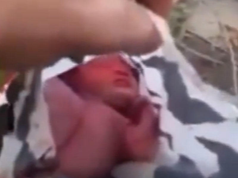 Bakıda DƏHŞƏT! - Körpəni küçədə doğub yola atdı  (VİDEO)