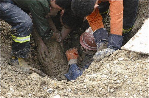 Sumqayıtda torpaq uçqunu - 1 nəfər öldü