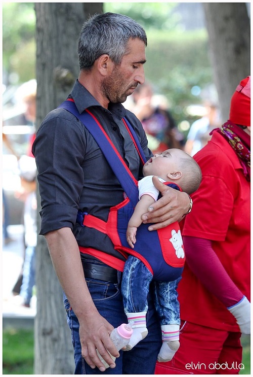 Hər kəs bu fotodan danışır - UŞAQLARI SEVİN!