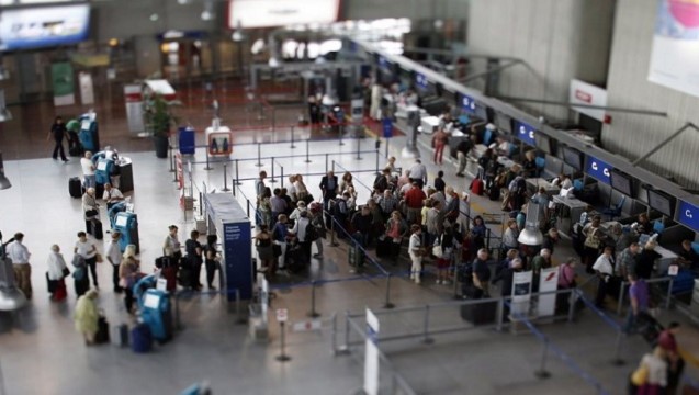 Bakı hava limanında turist saxlanıldı –