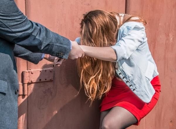 Azərbaycanlı qadını 4 minə əmisi oğluna satdı