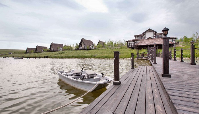Soyadları uyğun gəlmədiyi üçün ailəni “Sakit Göl” otelinə buraxmadılar - Azərbaycanda