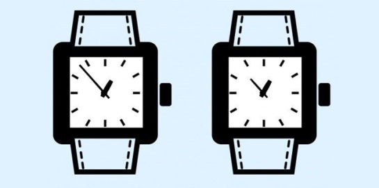 Rəsmdəki saatlardan biri oyuncaqdır -Sizcə hansı?