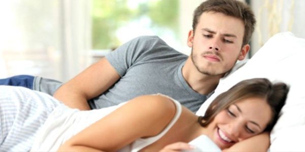 Televizor və telefon intim həyata mənfi təsir edir – Vəziyyət getdikcə qəlizləşir