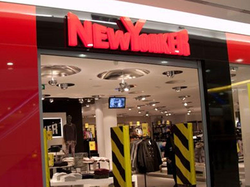 Bakıda biabırçılıq: \\\"Mənim arxamı öp\\\" yazılı köynəklər satılır - FOTO