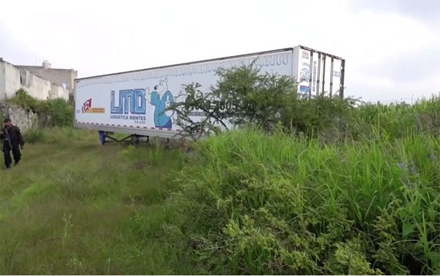 İçərisində 300 cəsəd olan iki yük maşını tapıldı