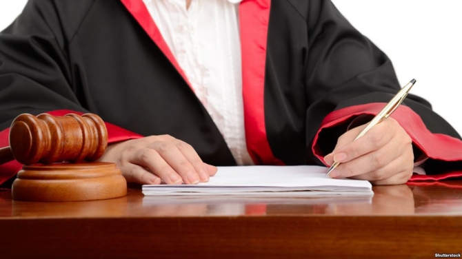 Azərbaycanda ölünü məhkəməyə çağırdılar, həyat yoldaşının ürəyi getdi