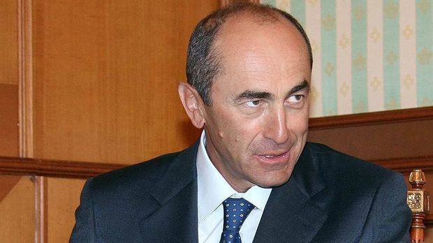 Koçaryan Paşinyanı məhkəməyə verdi - Ermənistanda siyasi gərginlik