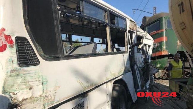 Qatarla toqquşan avtobusdan sərnişinlər belə ÇIXARILDI -