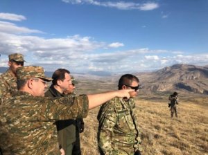 Ermənistanın müdafiə naziri Naxçıvanla sərhəddir -