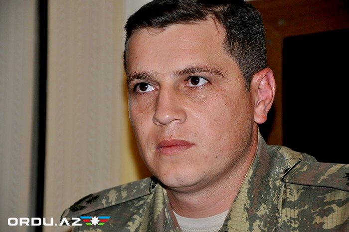 Yaralı olduğunu 5 gün əsgərlərindən gizlədən,düşmənin 12 texnikasını məhv edən kapitan kimdir?