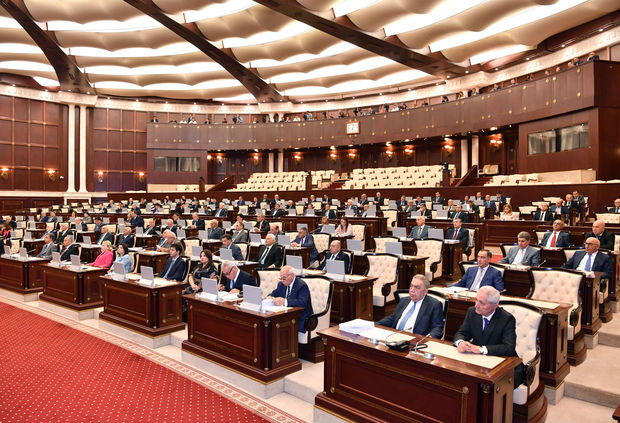 Parlamentdə “erotika” söhbəti