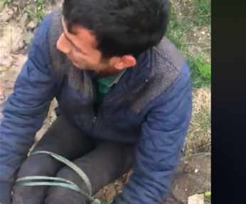 Azərbaycanda əmisinin gəlinini qaçıran evli kişini iplə bağlayıb başına oyun açdılar (+18 VİDEO)