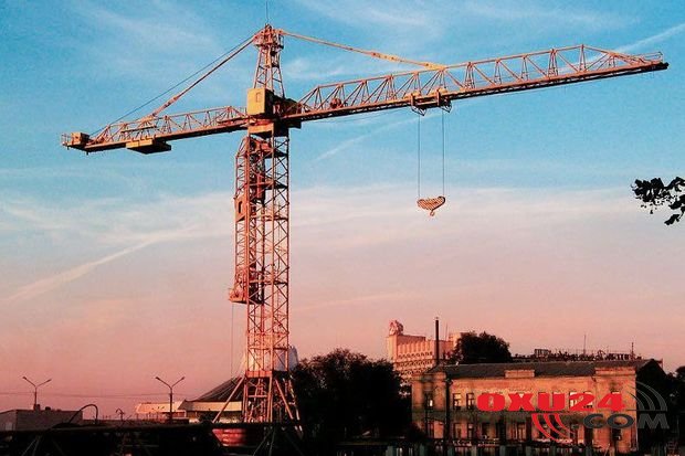 Bakıda dəhşət: Kranla qaldırılan yük fəhlənin başına düşdü, yerindəcə öldü