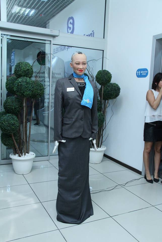 Dünyaca məşhur robort AZƏRBAYCANDA - FOTOLAR