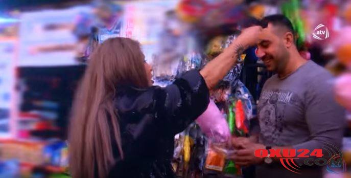 Aygün Kazımova əlində silah şəhərdə görüntüləndi  - VİDEO