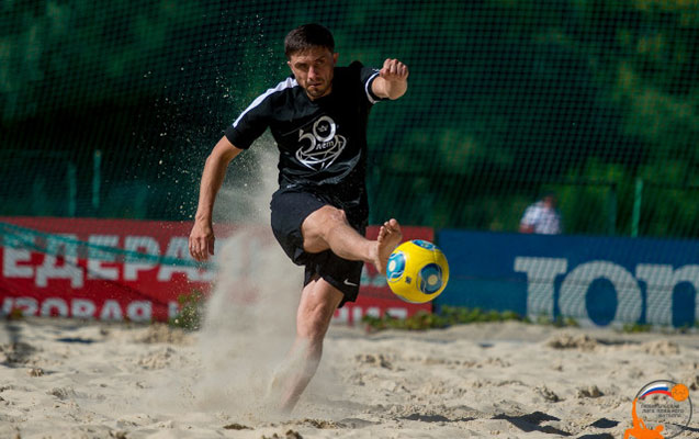 Rusiyalı futbolçu donaraq öldü