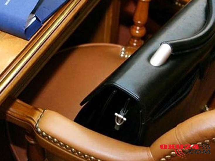 Bakıda yüksək vəzifəli məmur işdən çıxarıldı